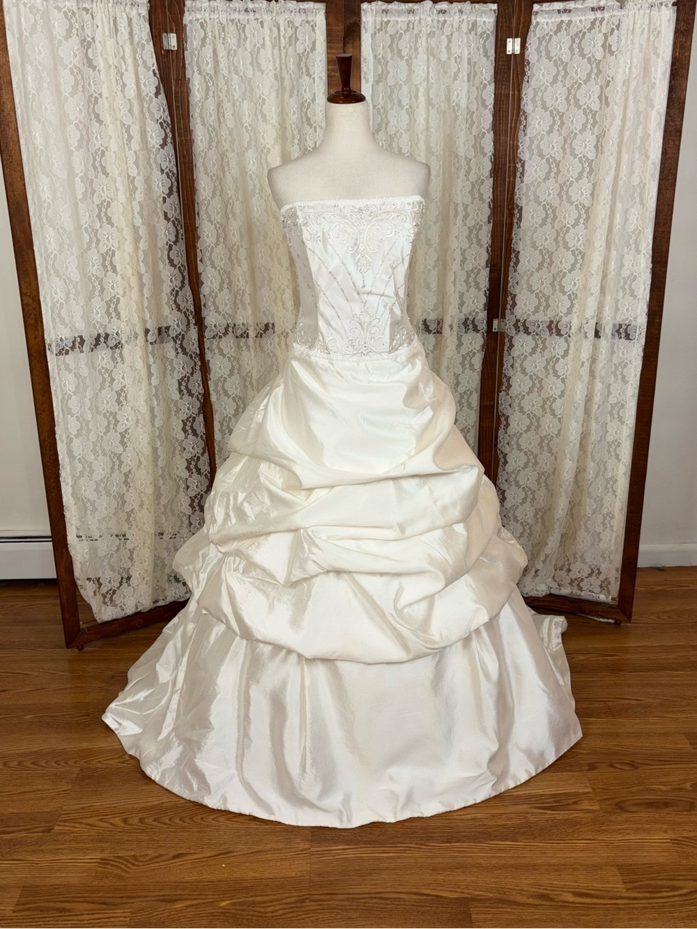 Gorgeous Like New Moonlight Silk Tiered Wedding Gown